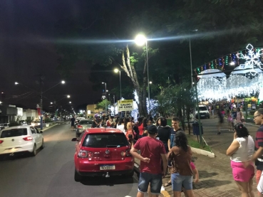 Foto 18: Mais uma grande atração: Carreta da alegria atrai centenas de pessoas