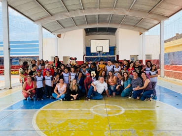 Foto 66: Trio Elétrico e personagens visitam Escolas e Creches municipais em comemoração à semana das crianças