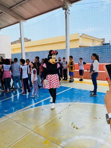 Foto 81: Trio Elétrico e personagens visitam Escolas e Creches municipais em comemoração à semana das crianças