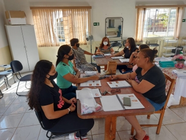 Foto 1: Escola da Beleza do Fundo Social de Solidariedade inicia curso de manicure e pedicure