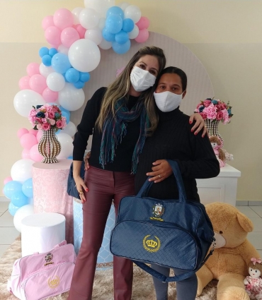 Foto 7: Entrega de Kit de enxoval de bebê para as futuras mamães atendidas pelos programas do CRAS