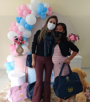 Foto 5: Entrega de Kit de enxoval de bebê para as futuras mamães atendidas pelos programas do CRAS
