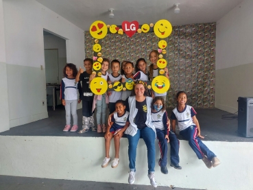 Foto 44: Trio Elétrico e personagens visitam Escolas e Creches municipais em comemoração à semana das crianças
