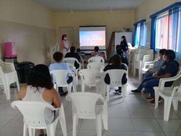 Foto 2: Palestra sobre doenças sexualmente transmissíveis marca reunião do grupo de convivência