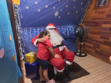 Foto 6: Quintou especial de Natal contou com apresentações Gospel - Cristão e Feirinha de Artesanatos