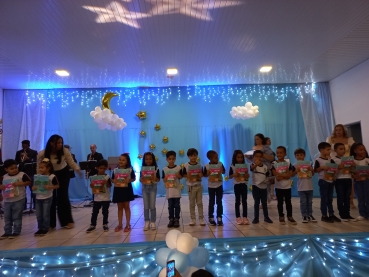 Foto 32: Encanto e Beleza marcaram a noite de Formatura da Educação Infantil Municipal de Quatá