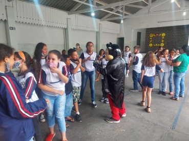 Foto 55: Trio Elétrico e personagens visitam Escolas e Creches municipais em comemoração à semana das crianças