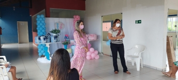 Foto 69: Entrega de Kit de enxoval de bebê para as futuras mamães atendidas pelos programas do CRAS