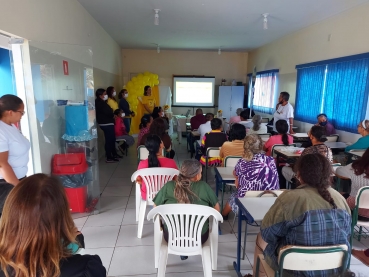 Foto 2: Incentivo a vida! Cras promove palestra a favor do Setembro Amarelo