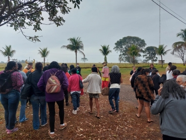 Foto 68: Grupo atendido pelo CRAS participa de passeio em Hotel Fazenda