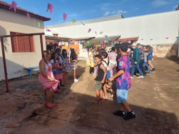 Foto 44: Quadrilha anima Festa Julina do Centro Comunitário