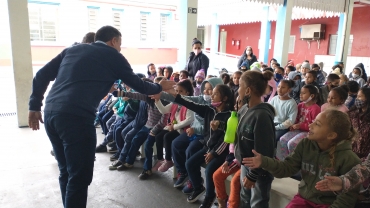 Foto 55: Novos uniformes de inverno e calçados são entregues para os alunos da Rede Municipal de Quatá