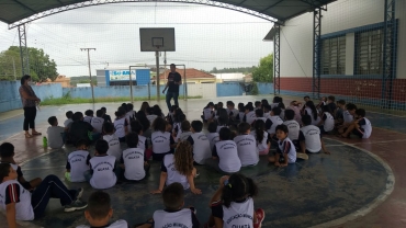 Foto 2: Alunos participam de palestra sobre a importância da água