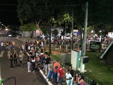 Foto 33: Mais uma grande atração: Carreta da alegria atrai centenas de pessoas