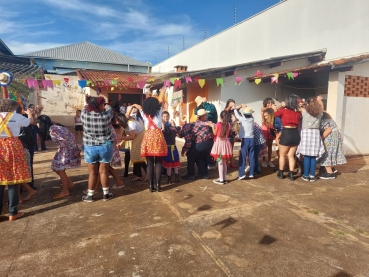 Foto 66: Quadrilha anima Festa Julina do Centro Comunitário