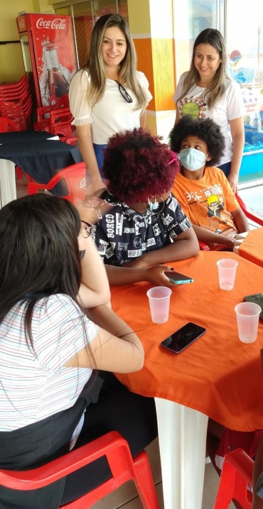 Foto 5: Lanchinho especial para alunos do Centro Comunitário