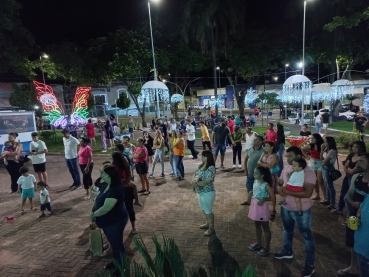 Foto 30: Quintou especial de Natal contou com apresentações Gospel - Cristão e Feirinha de Artesanatos