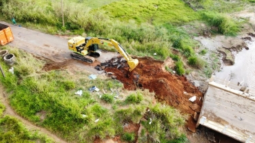 Foto 22: Retirada da Ponte do Bairro Água Bonita