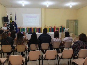 Foto 1:  Conferência: uma reflexão voltada às necessidades das crianças e adolescentes