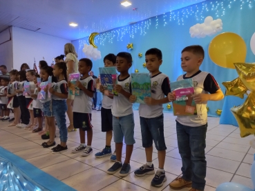 Foto 41: Encanto e Beleza marcaram a noite de Formatura da Educação Infantil Municipal de Quatá