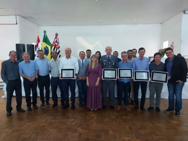 Foto 34: Quatá realiza cerimônia de entrega de títulos