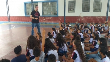 Foto 1: Alunos participam de palestra sobre a importância da água