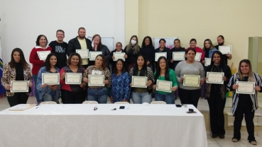 Foto 33: Entrega de certificados dos Cursos de Panificação e Maquiagem