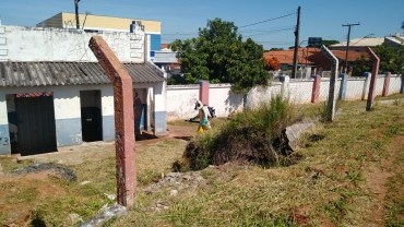 Foto 14: Saúde está realizando nebulização em locais públicos e casas