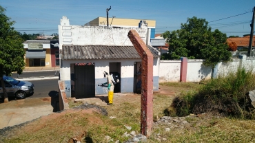 Foto 15: Saúde está realizando nebulização em locais públicos e casas