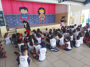 Foto 43: Trio Elétrico e personagens visitam Escolas e Creches municipais em comemoração à semana das crianças