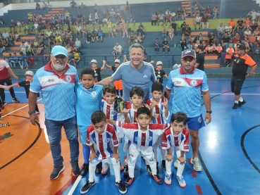 Foto 4: CAQ: CAMPEÃO DO CAMPENATO DE FUTSAL com a equipe Sub - 07 e VICE a equipe Sub - 15