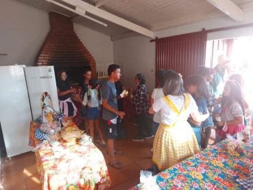 Foto 55: Quadrilha anima Festa Julina do Centro Comunitário