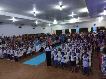 Foto 37: Encanto e Beleza marcaram a noite de Formatura da Educação Infantil Municipal de Quatá