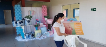 Foto 6: Entrega de Kit de enxoval de bebê para as futuras mamães atendidas pelos programas do CRAS