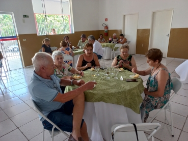 Foto 34: Terceira Idade promove encontro para confraternização ao Final de Ano