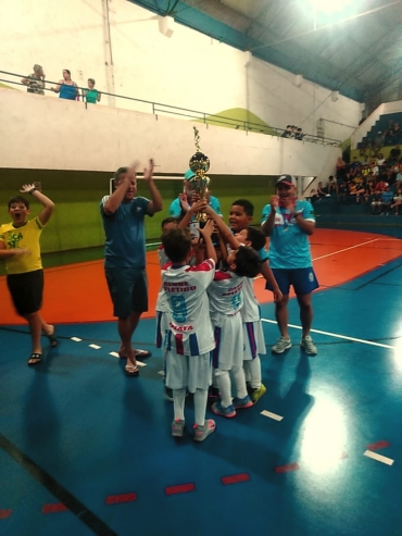 Foto 10: CAQ: CAMPEÃO DO CAMPENATO DE FUTSAL com a equipe Sub - 07 e VICE a equipe Sub - 15