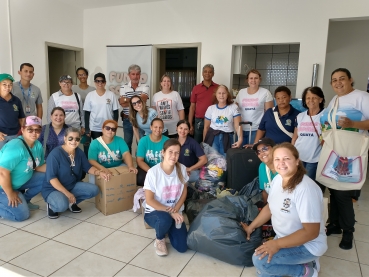 Foto 38: Campanha de Inverno arrecada centenas de roupas e cobertores