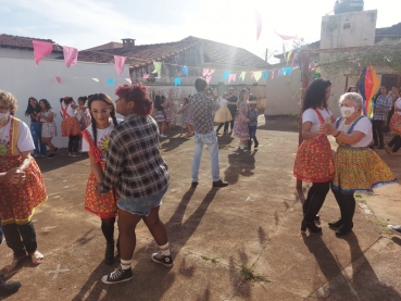 Foto 36: Quadrilha anima Festa Julina do Centro Comunitário