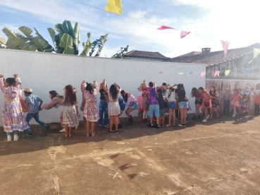 Foto 76: Quadrilha anima Festa Julina do Centro Comunitário