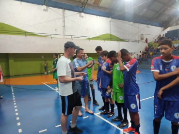 Foto 3: CAQ: CAMPEÃO DO CAMPENATO DE FUTSAL com a equipe Sub - 07 e VICE a equipe Sub - 15