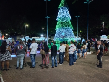 Foto 28: Quintou especial de Natal contou com apresentações Gospel - Cristão e Feirinha de Artesanatos