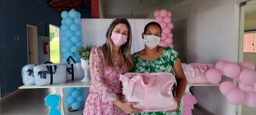 Foto 11: Entrega de Kit de enxoval de bebê para as futuras mamães atendidas pelos programas do CRAS