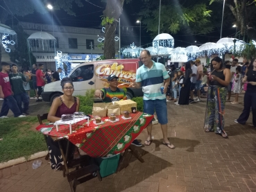 Foto 15: Mais uma grande atração: Carreta da alegria atrai centenas de pessoas