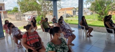 Foto 83: Entrega de Kit de enxoval de bebê para as futuras mamães atendidas pelos programas do CRAS