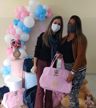 Foto 9: Entrega de Kit de enxoval de bebê para as futuras mamães atendidas pelos programas do CRAS