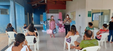 Foto 27: Entrega de Kit de enxoval de bebê para as futuras mamães atendidas pelos programas do CRAS