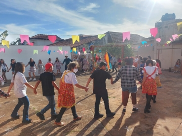 Foto 24: Quadrilha anima Festa Julina do Centro Comunitário