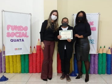 Foto 21: Entrega de certificados dos Cursos de Panificação e Maquiagem