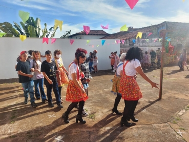 Foto 62: Quadrilha anima Festa Julina do Centro Comunitário
