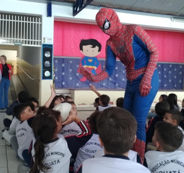 Foto 23: Trio Elétrico e personagens visitam Escolas e Creches municipais em comemoração à semana das crianças